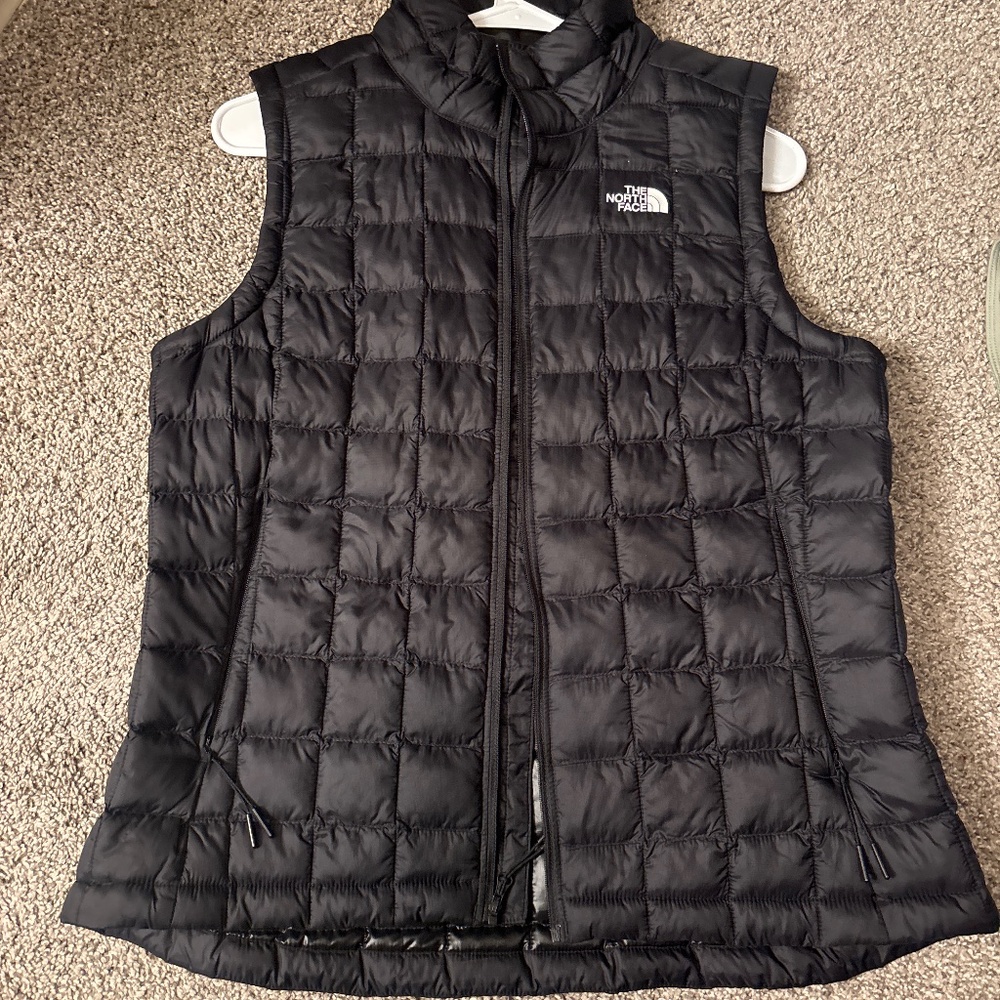 North face vest size medium